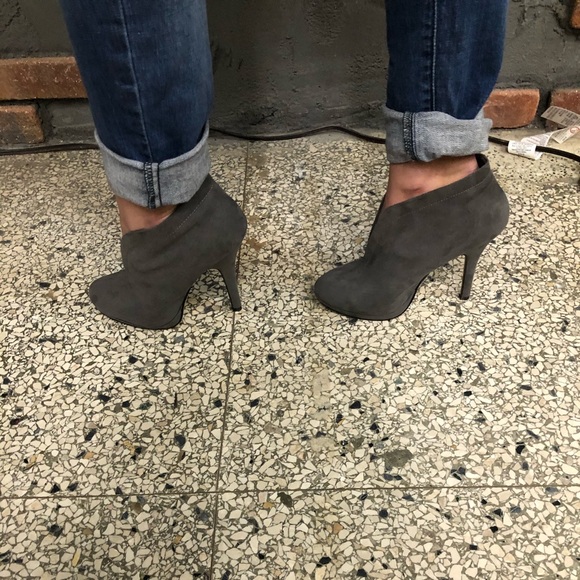 Shoes - Picture 3 of 4